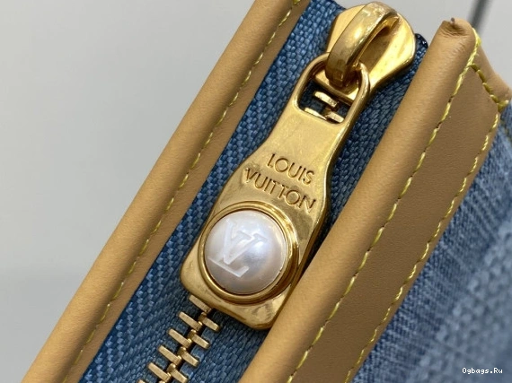 LOUIS VUITTON VOYAGE-27*21*6CM POCHETTE 0205